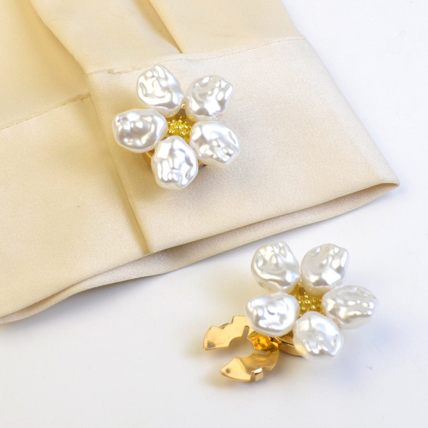 🌸🌸Pearl Decorative Buckle